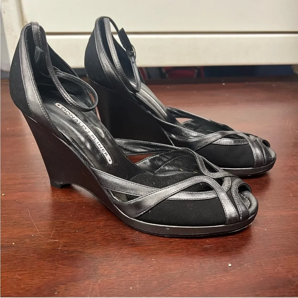 Donald J. Pliner pep toe pin up wedge bronze heel size 9.5